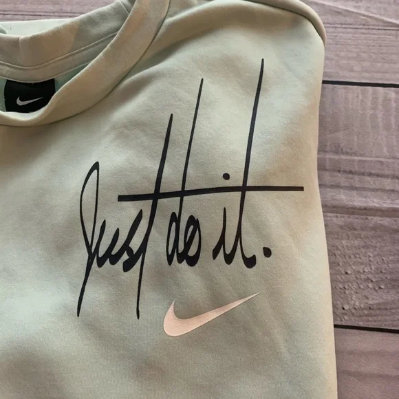 ✅HOST Pick✅ Nike Just Do It Sweatshirt, Medium - Picture 5 of 12